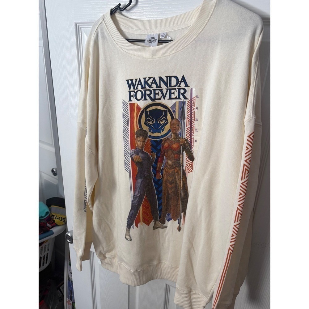 Marvel Studios Black Panther Wakanda Forever Graphic Sweatshirt Cream XL‎